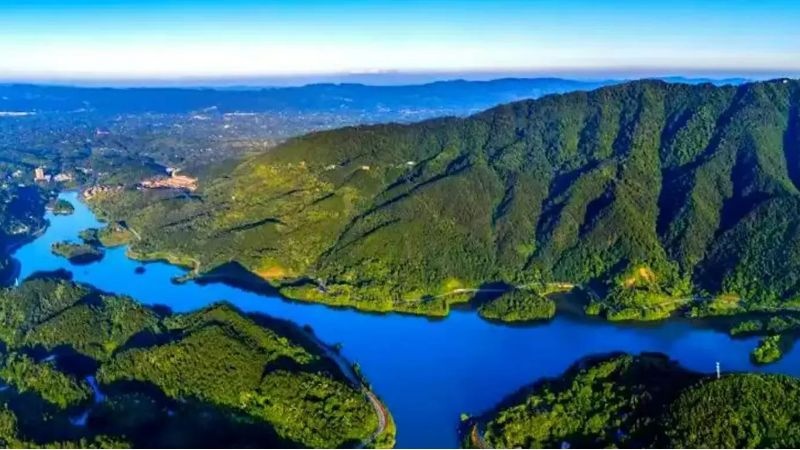 美麗景區(qū)丨巴岳山玄天湖：賞湖光山色，吃火鍋看火龍