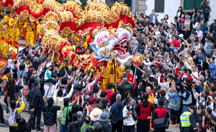 骏马踏春临濠江——澳门喜迎丙午年