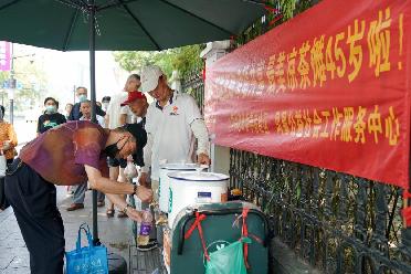 新華全媒+｜杭州&ldquo;最美涼茶攤&rdquo;的溫情接力