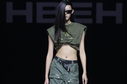 &ldquo;HBEH&middot;惠文龍&rdquo;時(shí)裝發(fā)布會(huì)在京舉行