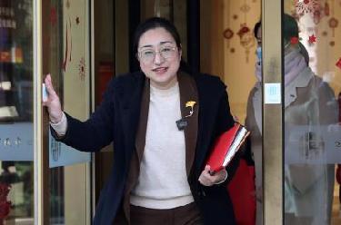 新華全媒+&middot;代表風(fēng)采錄｜盛弘：在家門口踐行全過程人民民主