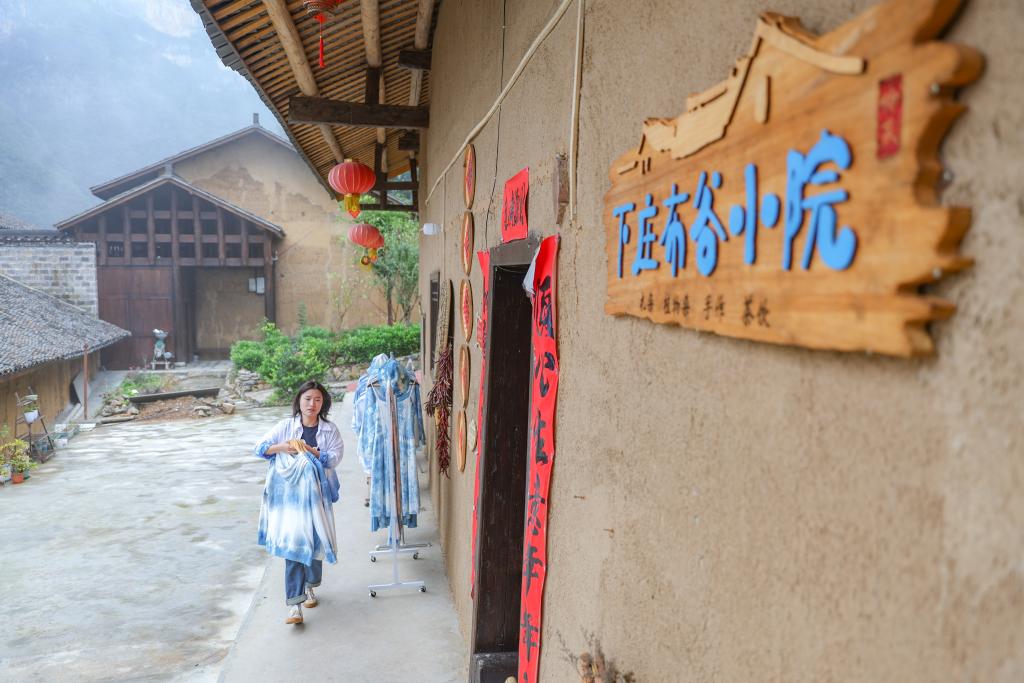 高質(zhì)量發(fā)展調(diào)研行丨返鄉(xiāng)&ldquo;新農(nóng)人&rdquo;袁孝鑫：創(chuàng)辦扎染工坊 傳承非遺文化