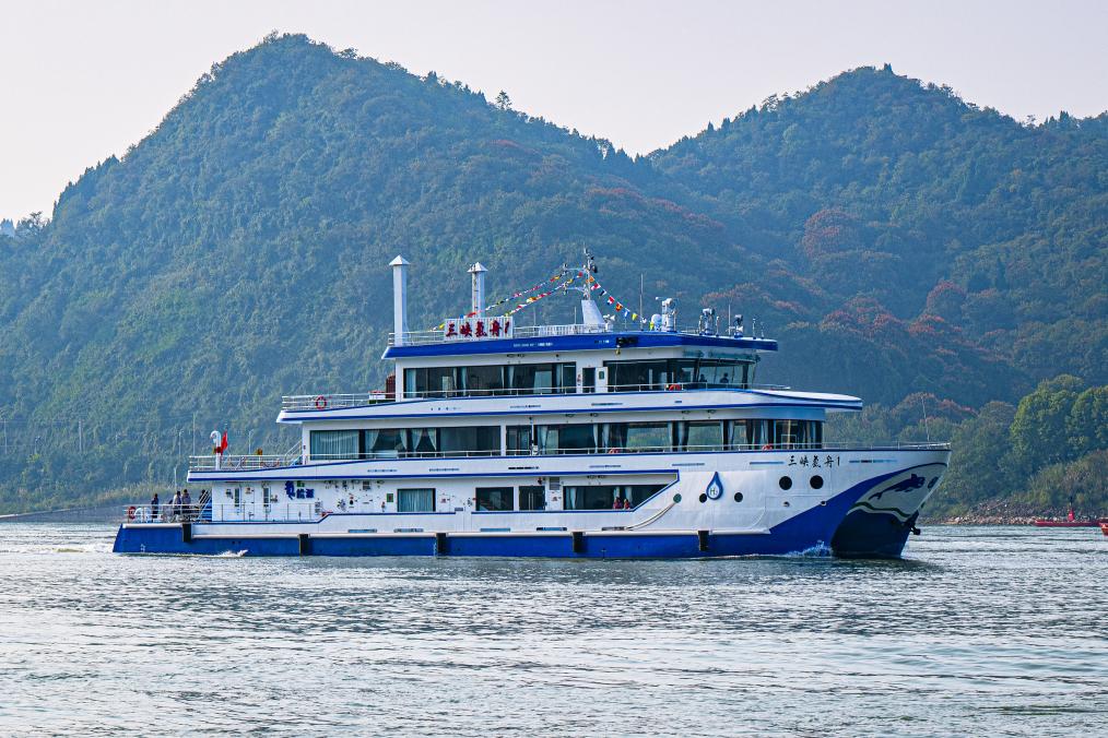 新華全媒+丨我國首艘氫能源船舶&ldquo;三峽氫舟1&rdquo;號首航