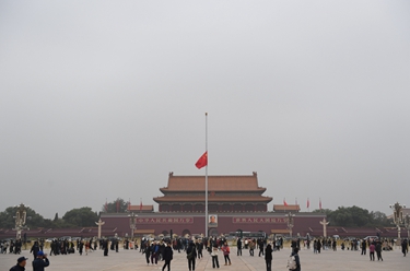 天安門下半旗悼念李克強(qiáng)同志&nbsp;