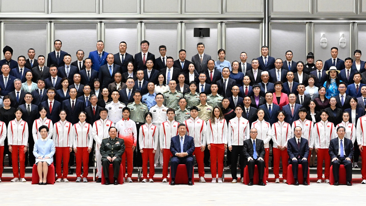 習(xí)近平接見全國群眾體育先進(jìn)單位、先進(jìn)個人代表和全國體育系統(tǒng)先進(jìn)集體、先進(jìn)個人代表