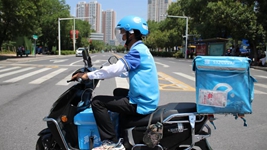 高校開學(xué)季，看外賣小哥、保安和核酸檢測員的勵志求學(xué)路